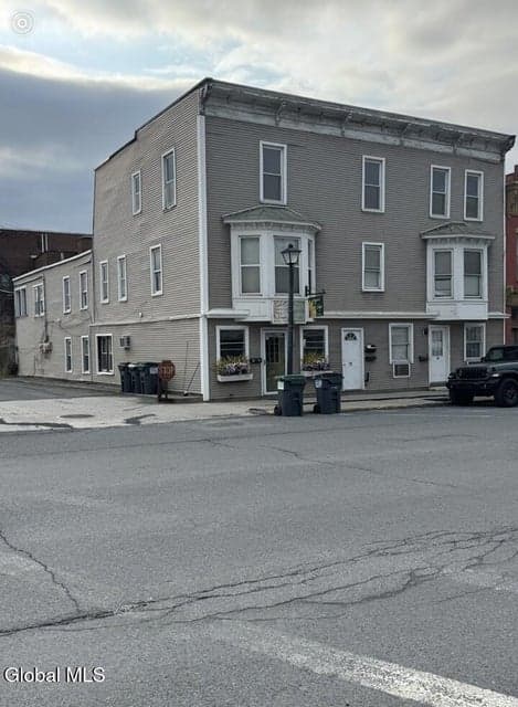 25-27 Main, photo 1
