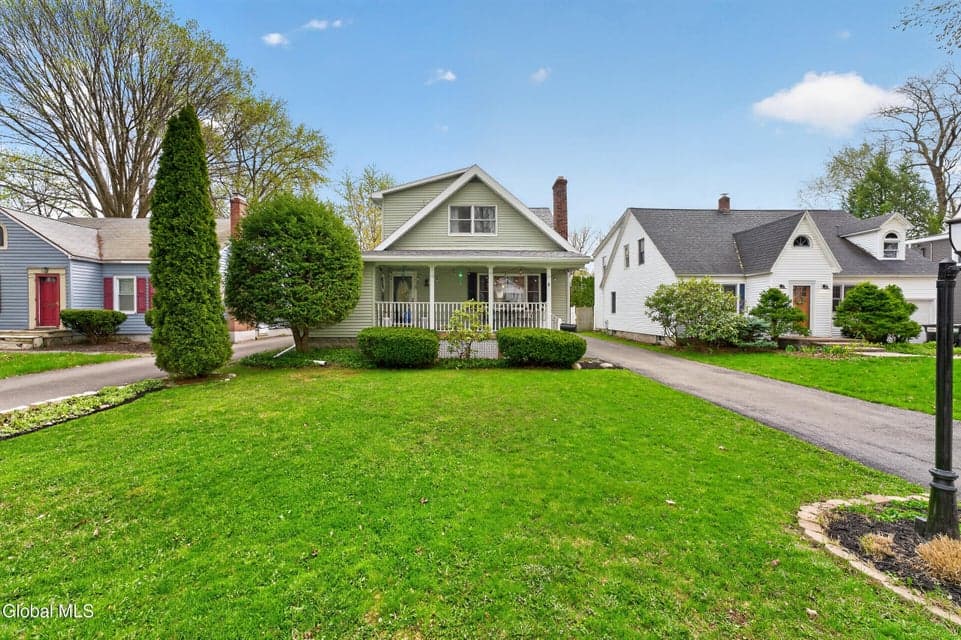 1528 Myron Street, Niskayuna, NY 12309