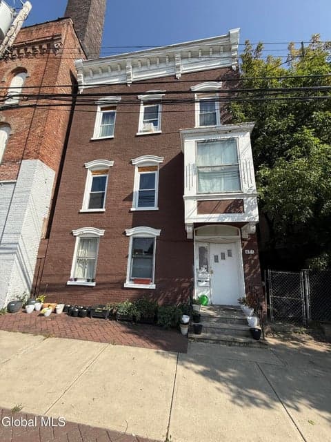 486 4th Street, photo 2