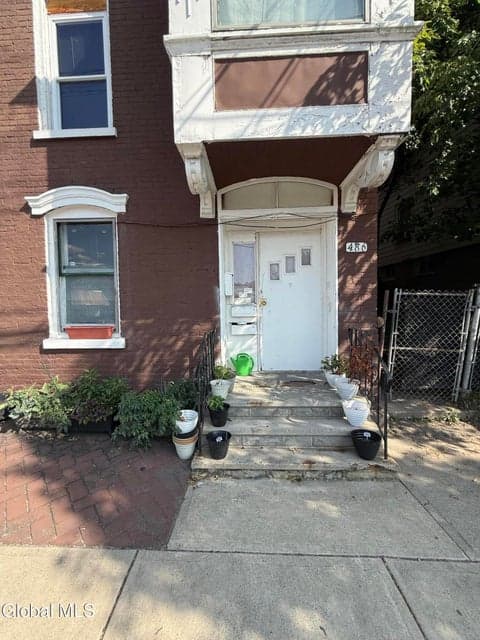 486 4th Street, photo 3