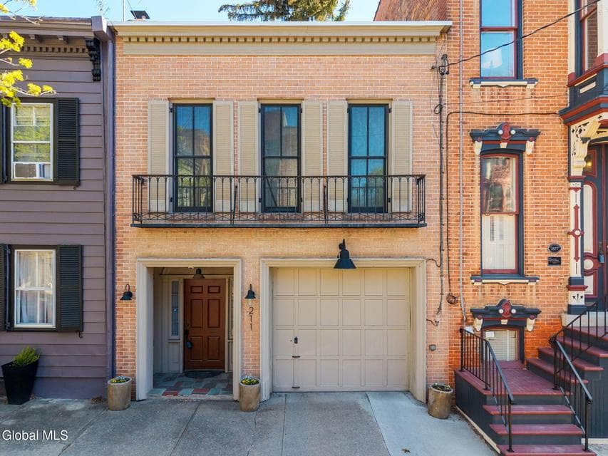 211 Lancaster Street, Albany, NY, photo 1
