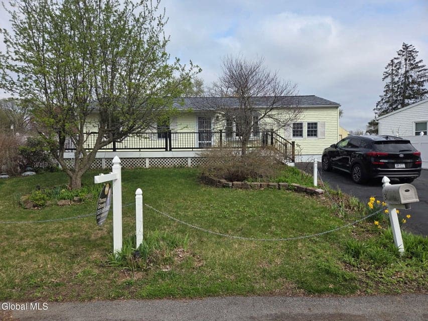 31 Amelia Drive, Colonie, NY, photo 2