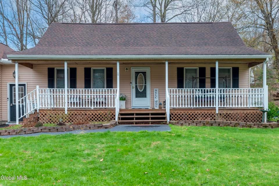 1686 JULIANNE Drive, Schodack, NY, photo 2