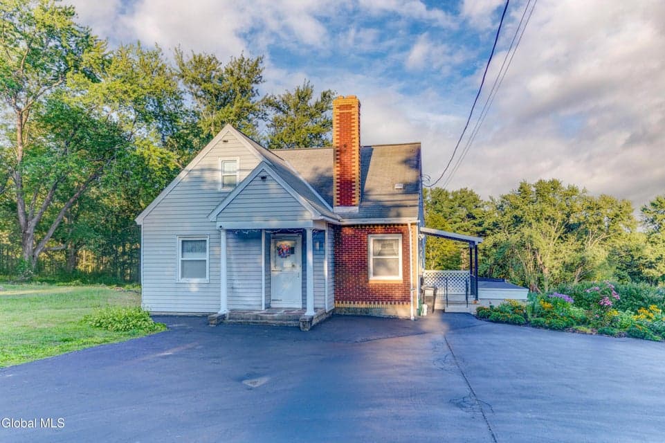 612 Sacandaga Road