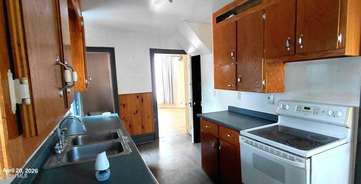 233 Main Street, photo 2