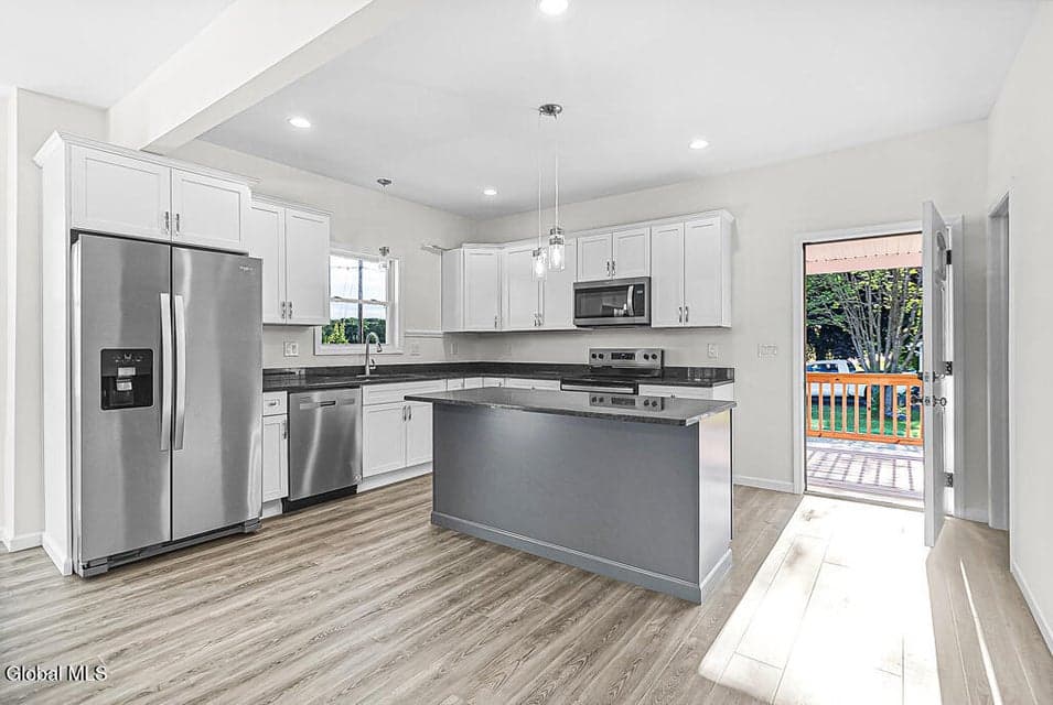 15 Farm To Market Road, photo 3