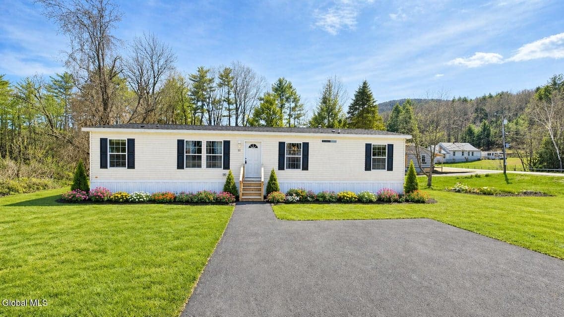 51 West Mountain Road, photo 1