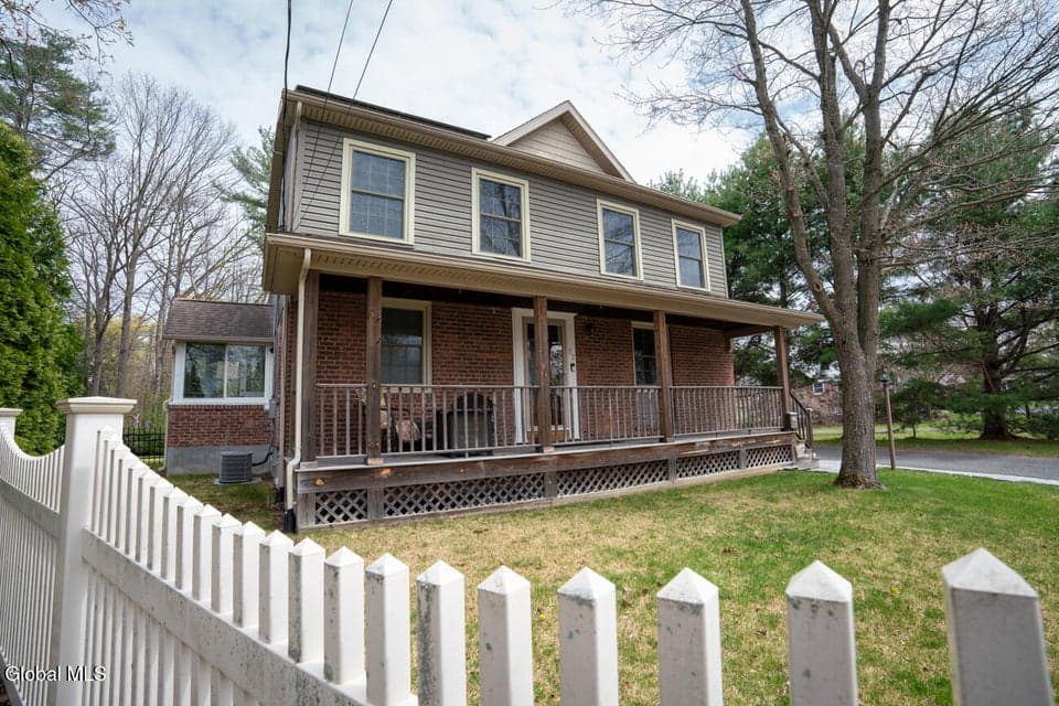 22 Brent Street, Colonie, NY, photo 3