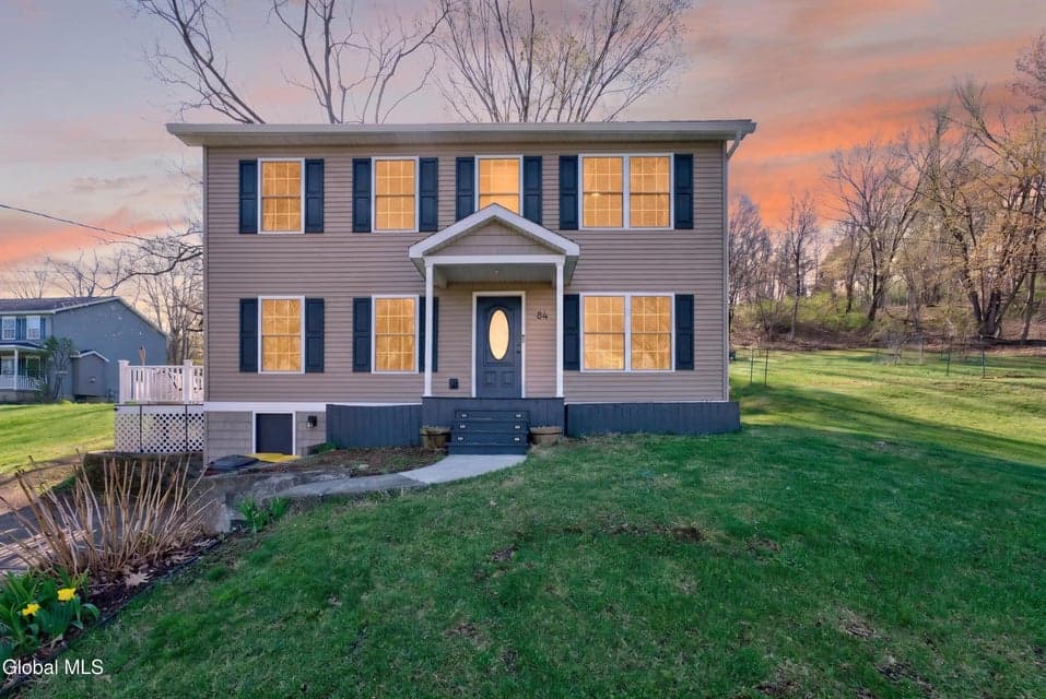 84 Lord Avenue, photo 2
