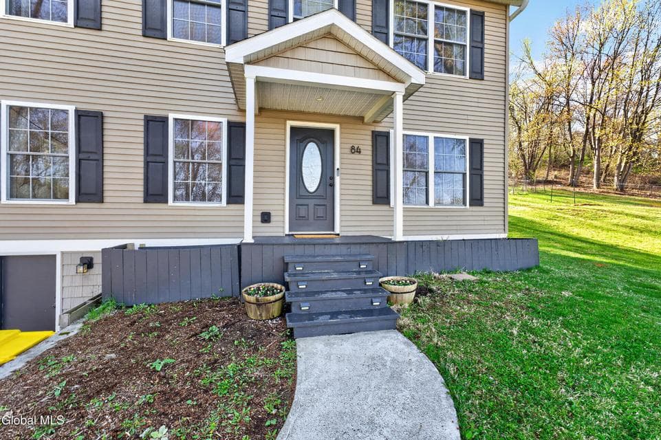 84 Lord Avenue, photo 4