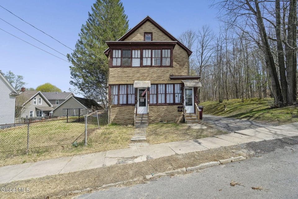 109 S Judson Street, photo 1