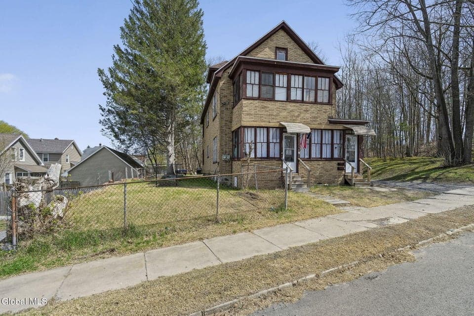 109 S Judson Street, photo 2