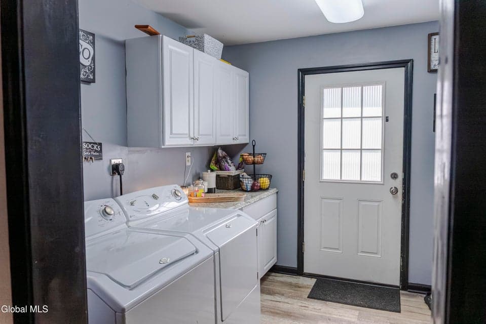 542 Hudson River Road, photo 3
