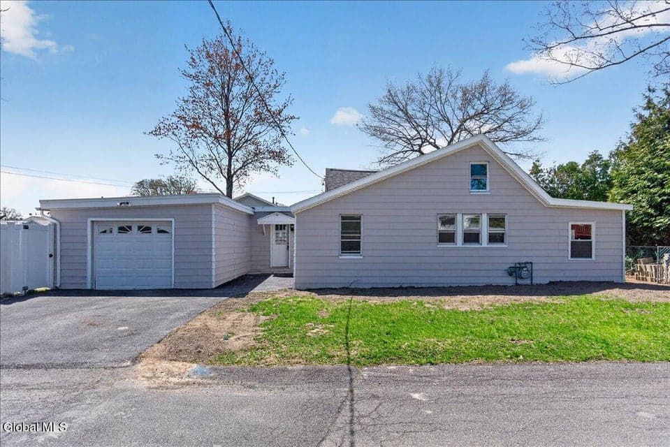 5 Marquette Avenue, Colonie, NY