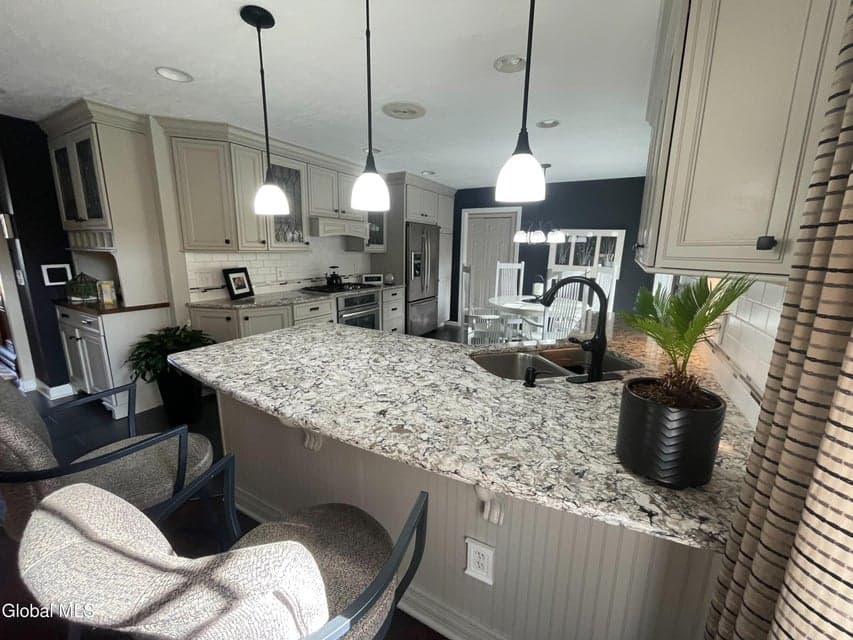 227 S Springhurst Drive, photo 5