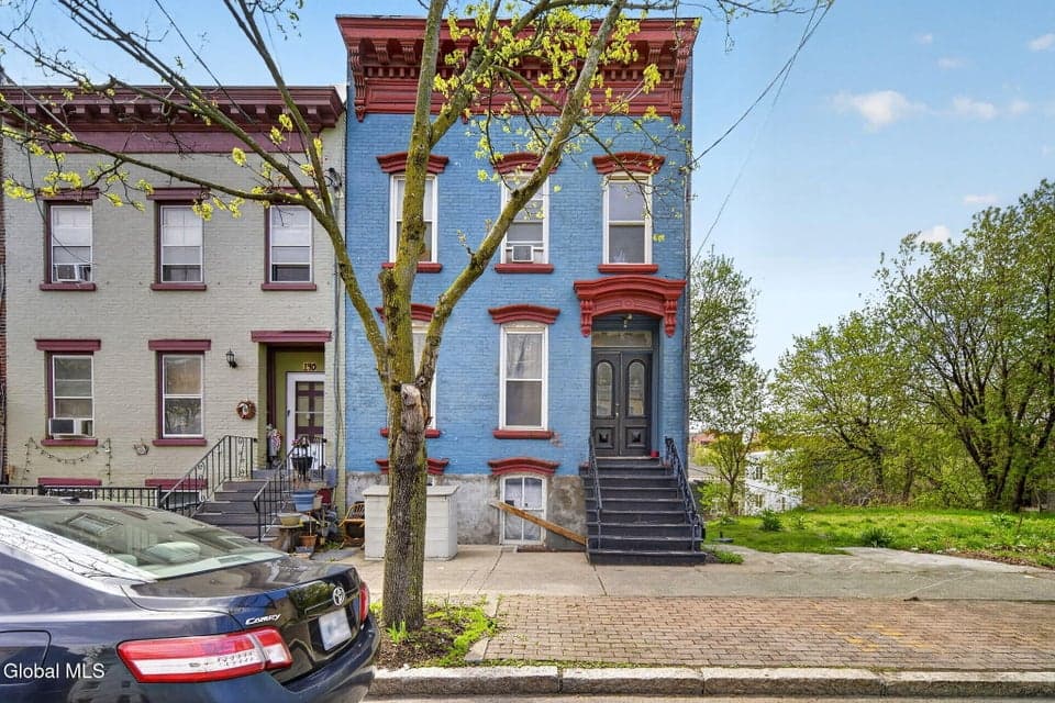 192 Clinton Avenue, photo 1