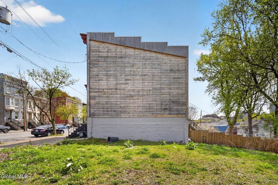 192 Clinton Avenue, photo 3