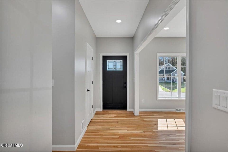 105 Diamond Place, photo 3