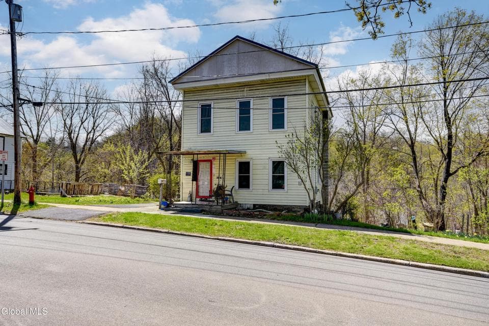 104 Moyer Street, photo 1