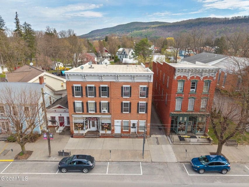 334 Main Street, photo 3