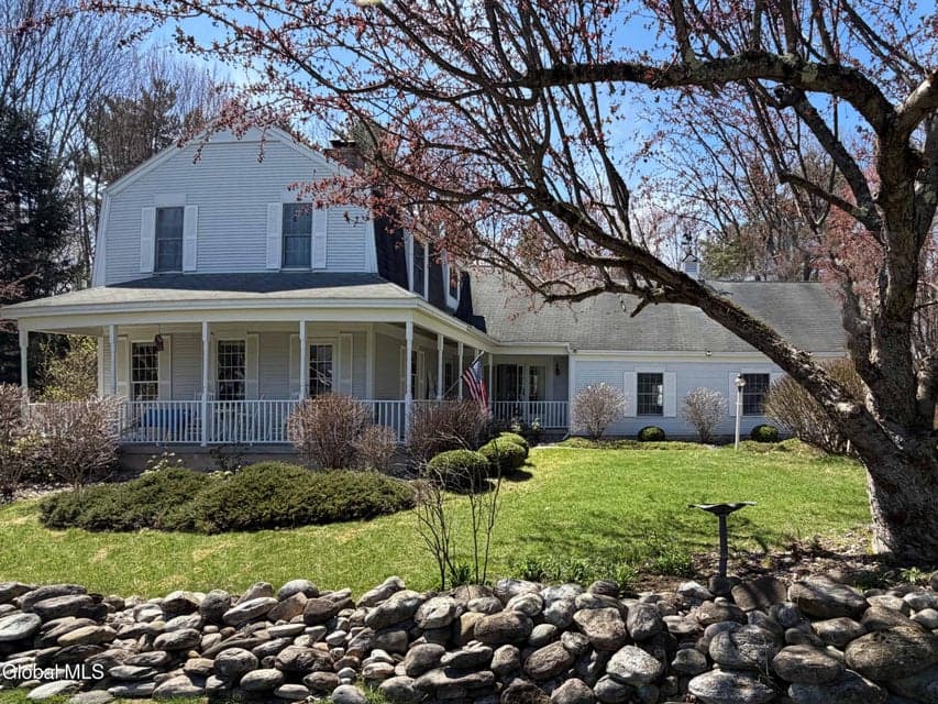 96 Hunter Lane, photo 1