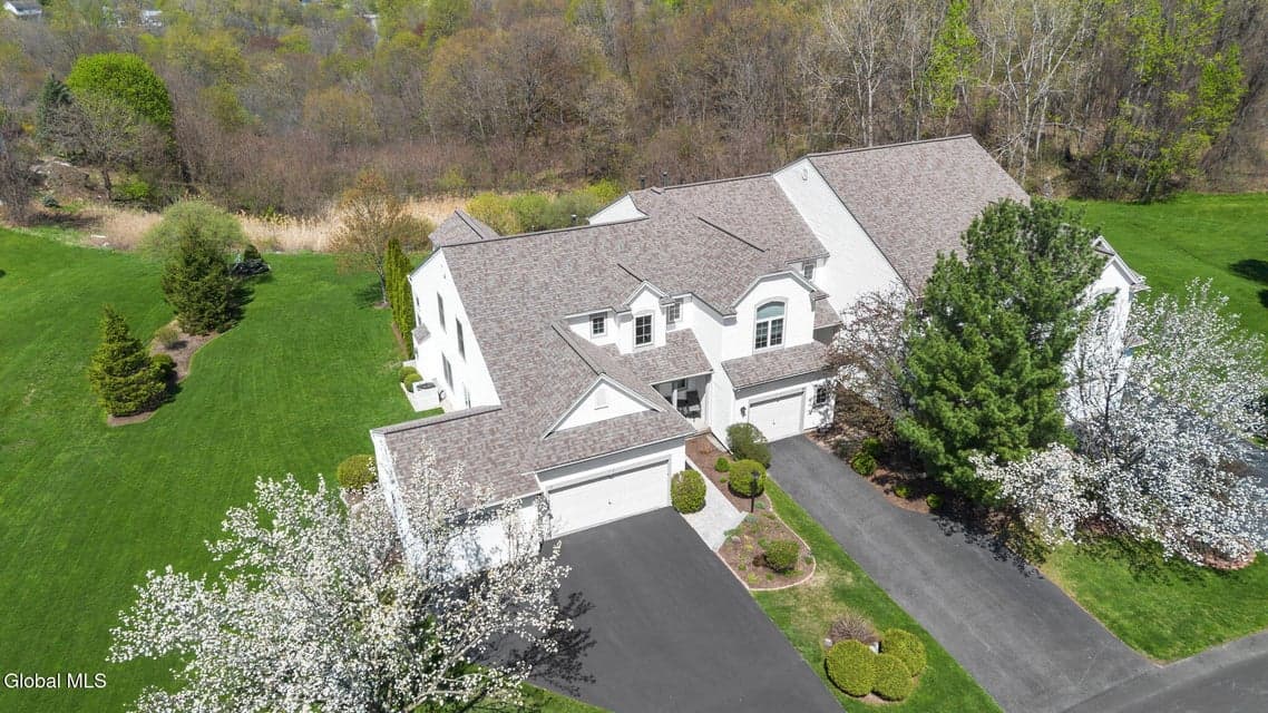 19 Empire Circle, East Greenbush, NY 12144