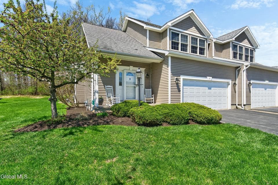 60 Oakmont Street, Niskayuna, NY 12309