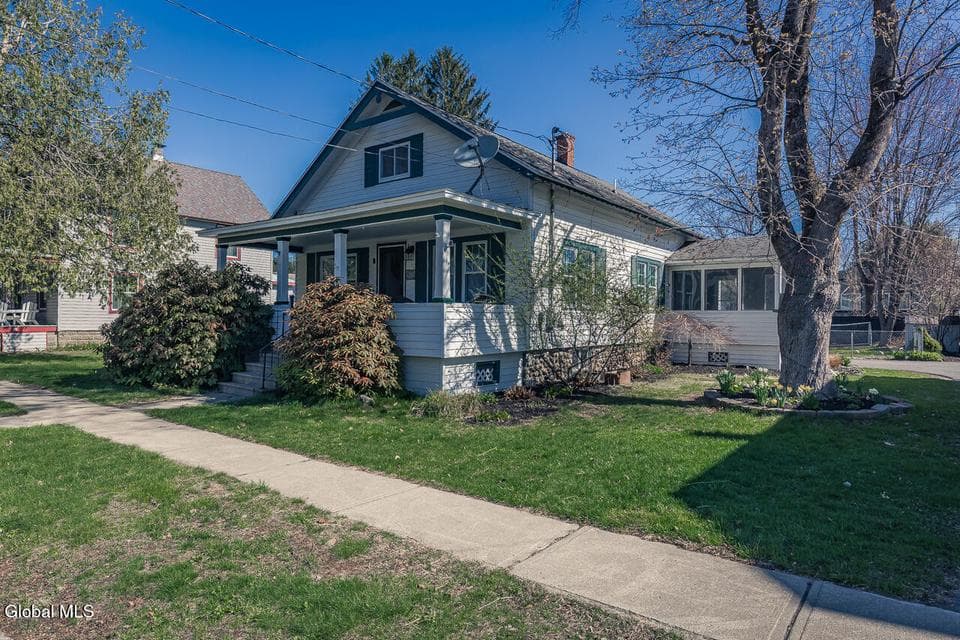 38 1st Avenue, photo 1