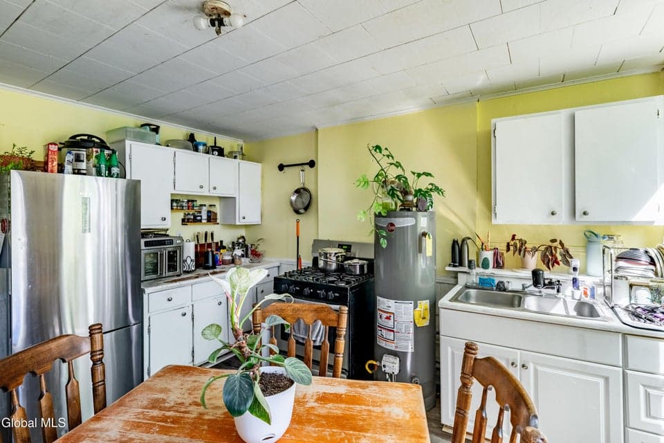 3074 6th Avenue, photo 5