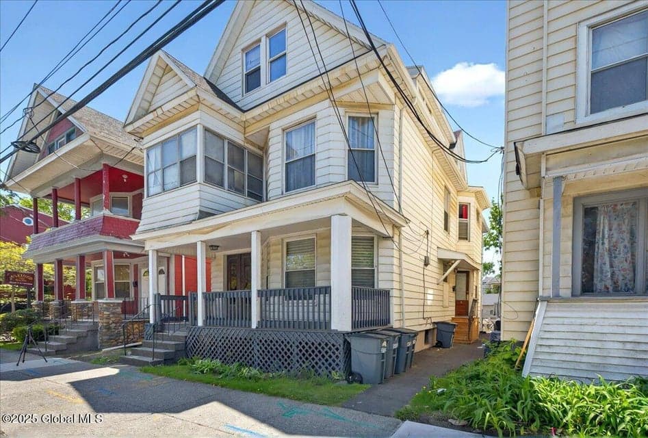 272 Morton Avenue, photo 1