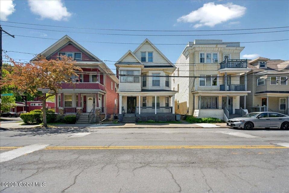 272 Morton Avenue, photo 2