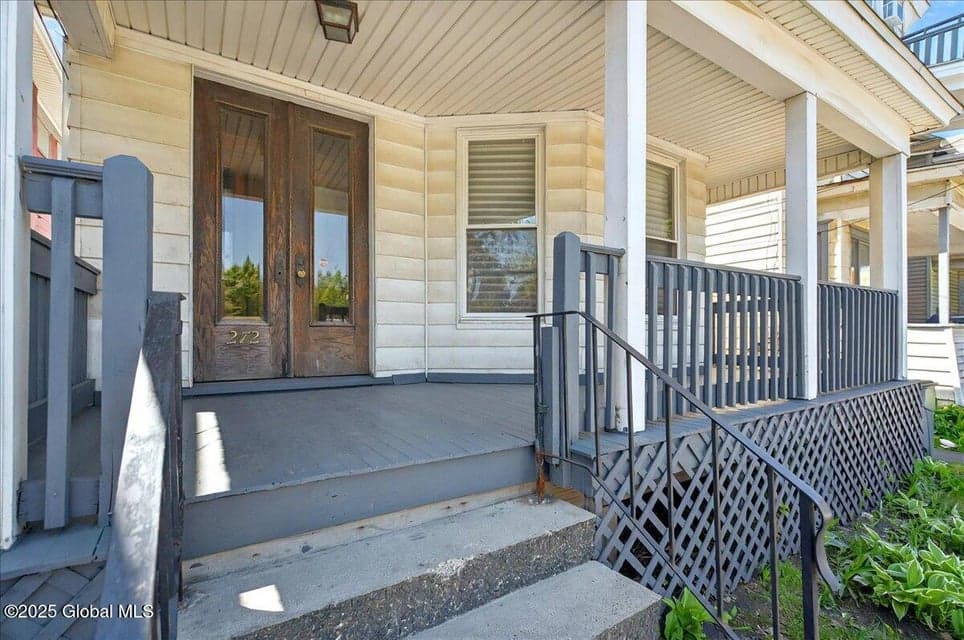 272 Morton Avenue, photo 3