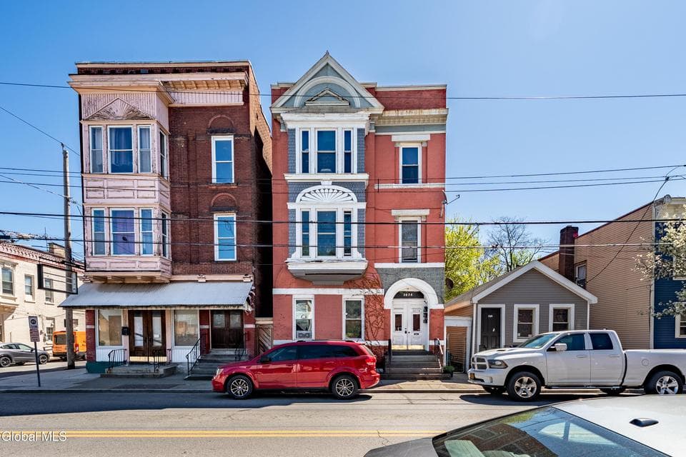 3074 6th Avenue, photo 1