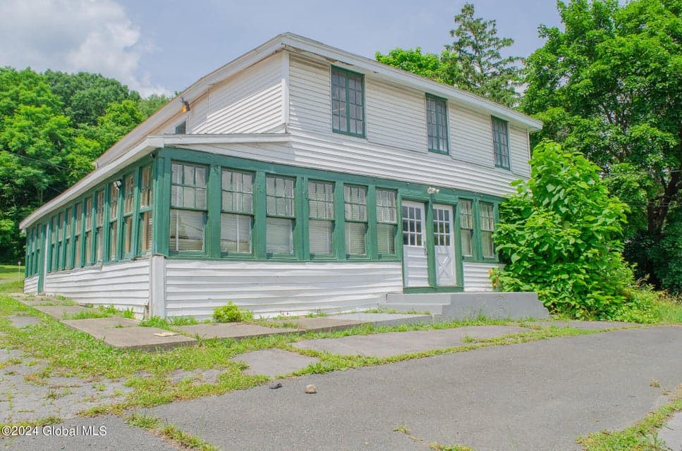 1620 Columbia Turnpike, photo 2