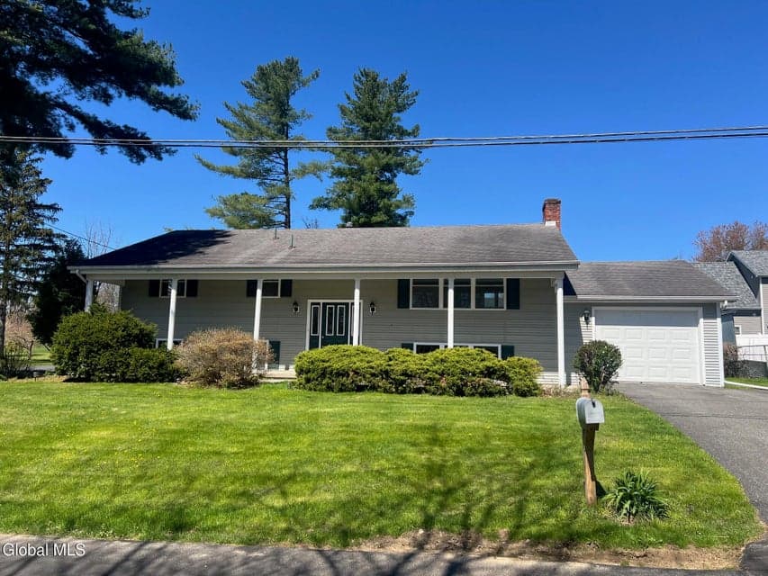 25 Pine Street, Bethlehem, NY, photo 1