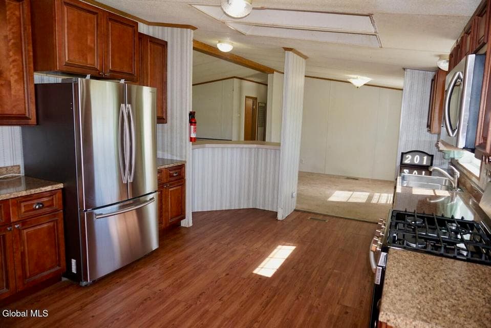 201 Reed Hill Road, photo 3