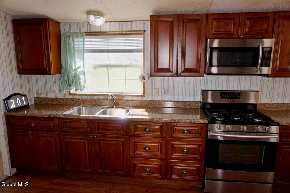 201 Reed Hill Road, photo 2