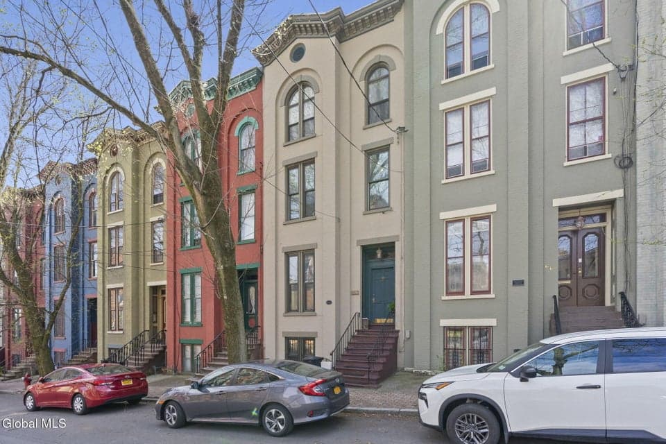 64 Elm Street, photo 2