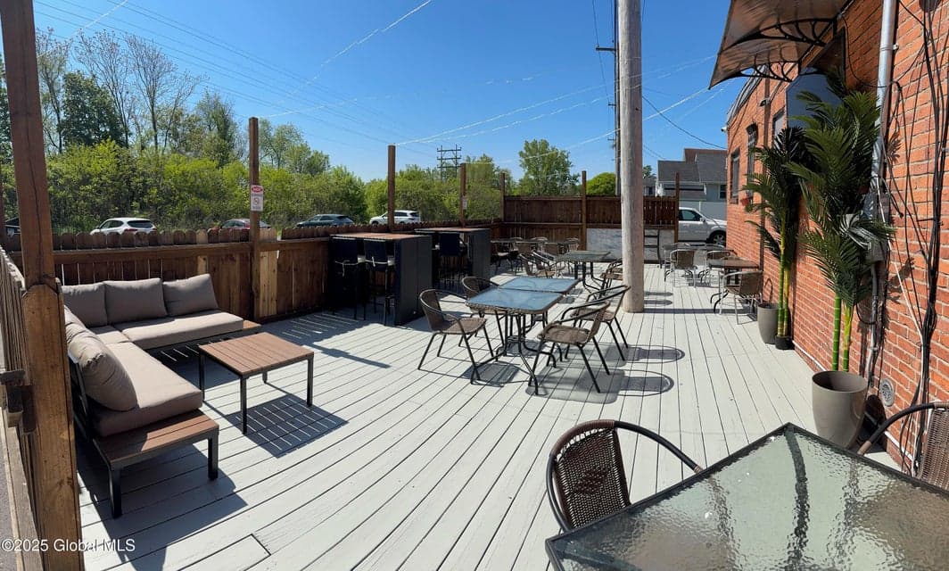 327 Broadway, photo 3