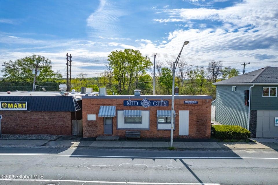 327 Broadway, photo 1