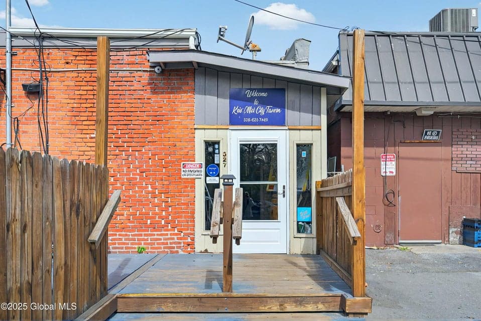 327 Broadway, photo 2