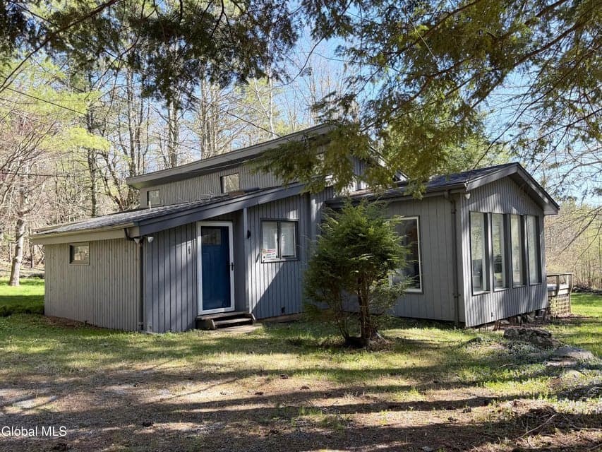 149 Peck Road, photo 1