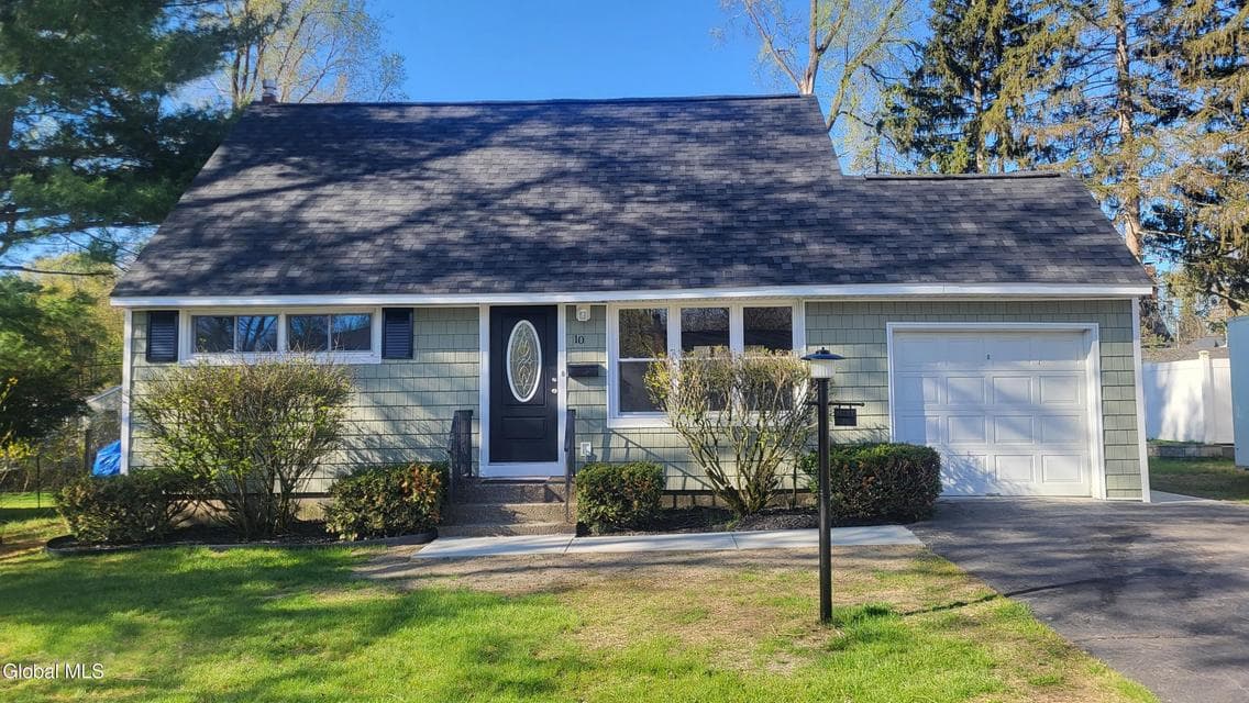 10 Bridle Path, photo 1