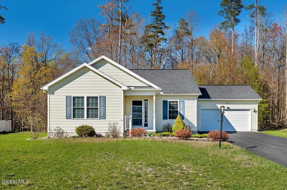 18 Kelly Lane, Halfmoon, NY 12065