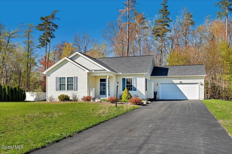 18 Kelly Lane, Halfmoon, NY, photo 2