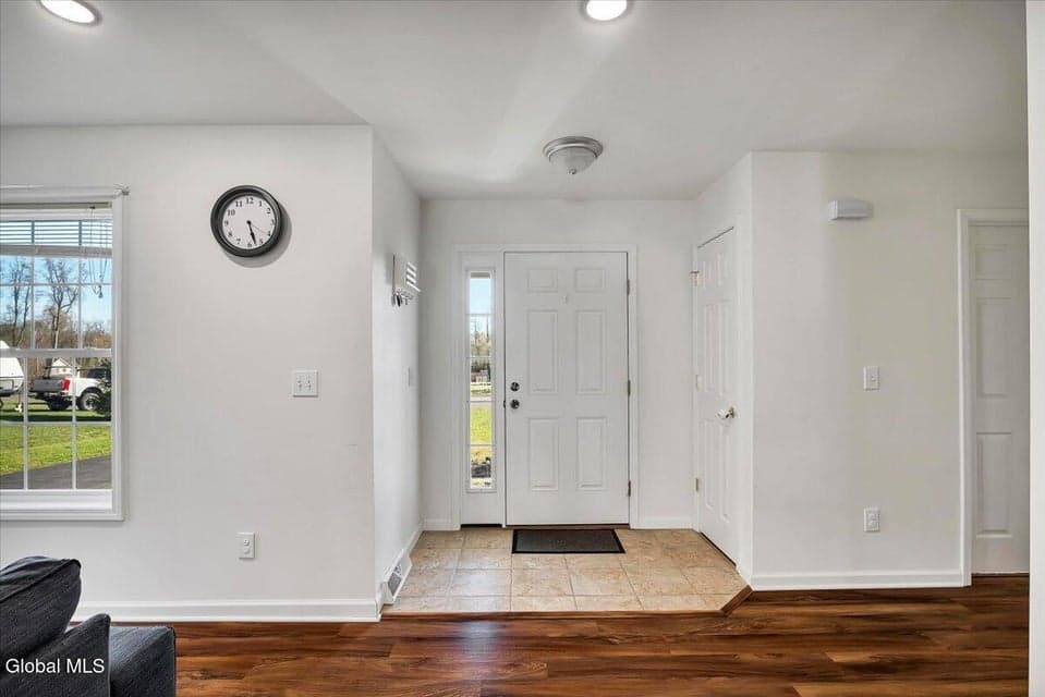 18 Kelly Lane, Halfmoon, NY, photo 3