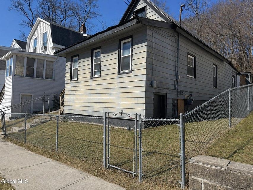 839 5th Street, photo 2