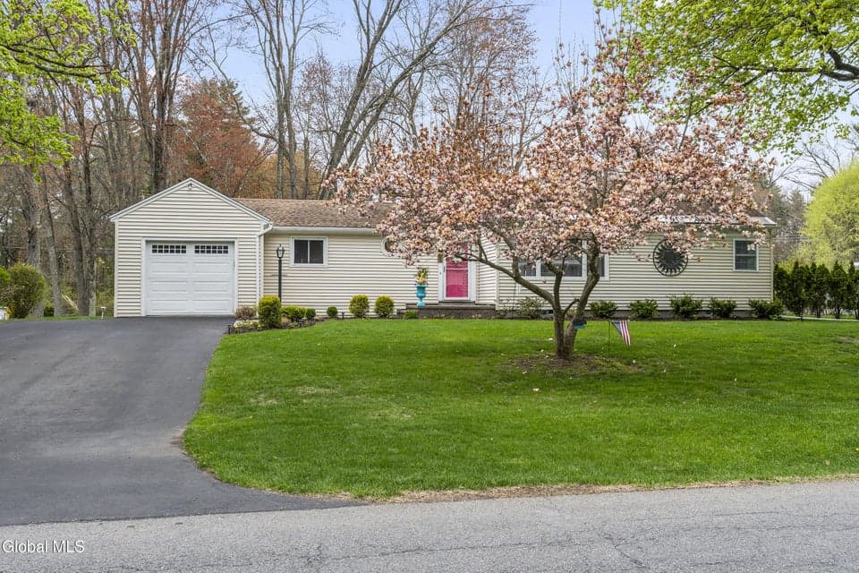16 Morningside Drive, Guilderland, NY 12303