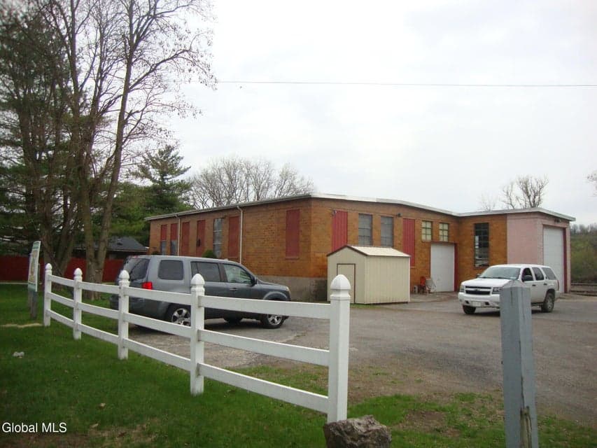 27 Sanders Street