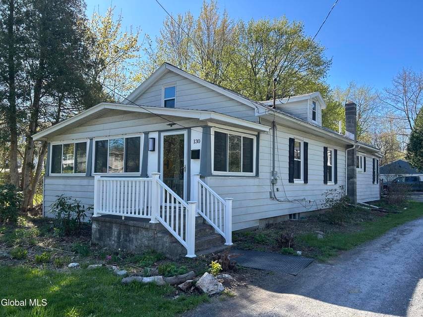 130 Manor Avenue, photo 1